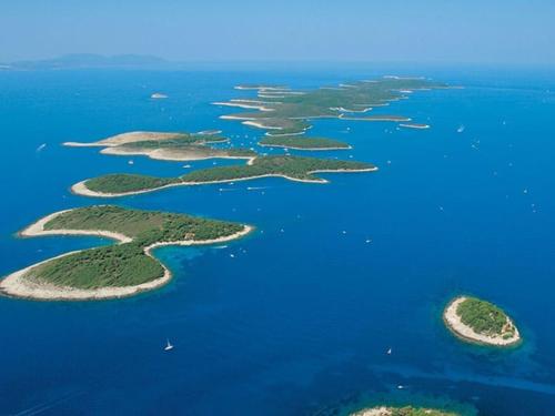 Luxury Catamaran Lagoon 42, AC & GN