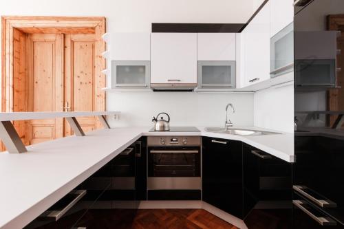 Prague Days - Stylish New Town Apartments, Прага (фото 9)