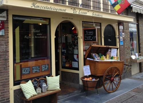 Hotel Hanzestadslogement De Leeuw in het centrum, Snoepwinkel, Hanzemuseum, Koffieschenkerij met Binnenplaats, Kamers met keukentje en Ontbijtservice