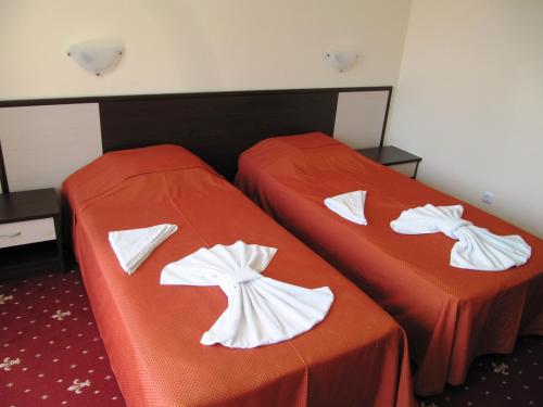 Maverick Hotel – Sunny Beach, WY