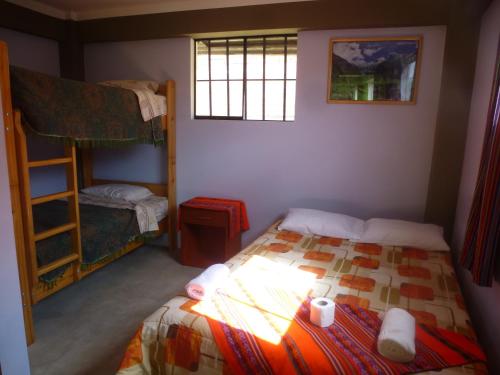 3 twin beds