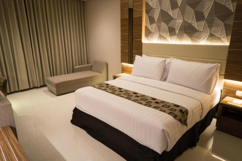Novena Hotel Bandung Novena Hotel Bandung is perfectly located for both business and leisure guests in Bandung. The property features a wide range of facilities to make your stay a pleasant experience. All the necessary f