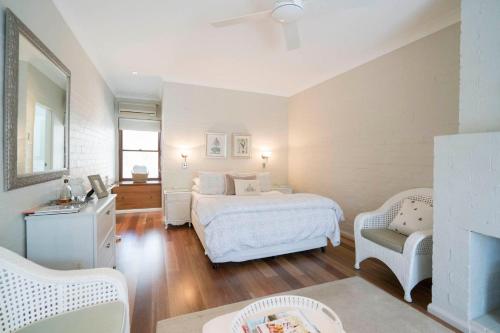 Thistle Hill Guesthouse Stop at Thistle Hill Guesthouse to discover the wonders of Hunter Valley. The property offers a wide range of amenities and perks to ensure you have a great time. Take advantage of the propertys faci