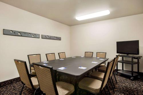 Baymont by Wyndham Glenwood - image 14