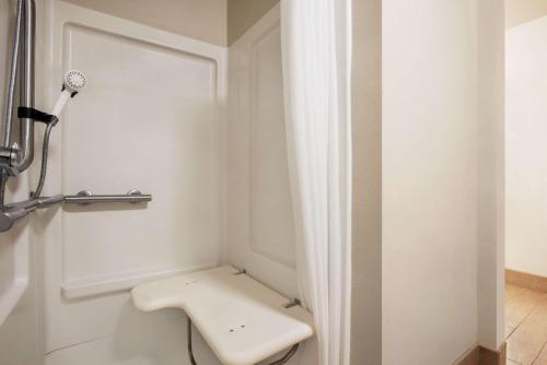 Baymont by Wyndham Glenwood - image 6