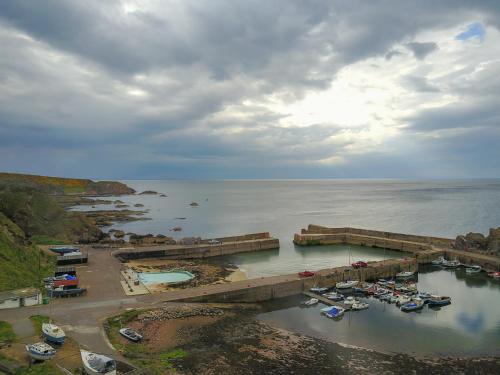 B&B Portknockie - Portknockie 17 Harbour Place Overlooking Harbour - Bed and Breakfast Portknockie