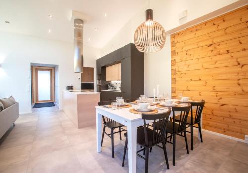 บริการและสิ่งอำนวยความสะดวก, Riverside luxury suites in แลพแล็นด์