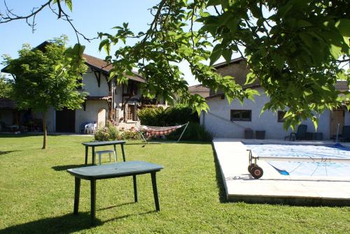 Kert, Gites de La Croisee des Chemins - Piscine Chauffee - Spa, Hammam et Sauna in Izeaux