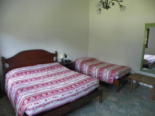 1 queen bed, 1 twin bed