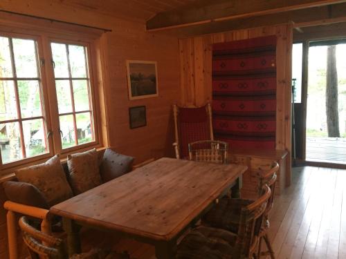 Cottage with Shared Bathroom (4 Adults)