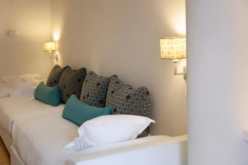 Twin Room image 2