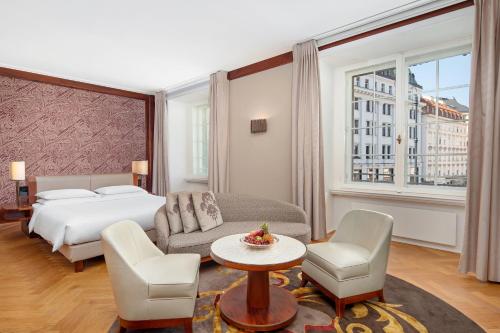 Junior King Suite