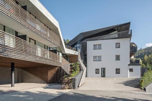 Apartment with Mountain View