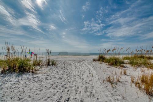 Beach Front Bungalow Fort Myers Beach - image 7