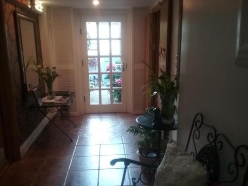 Фойє, Ashleigh Guest House in Дандалк