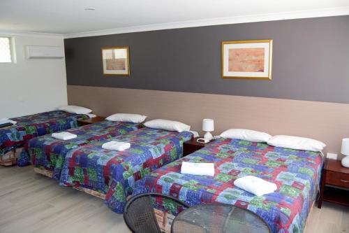 1 double bed, 3 twin beds