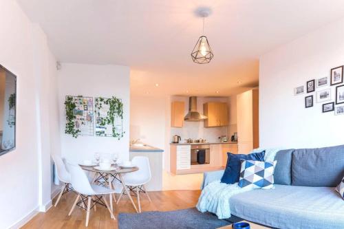 Modern 2 Bedroom Apartment In City Centre With Balcony, Ancoats, Greater Manchester