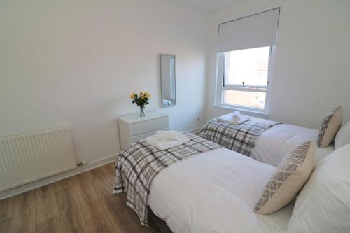 Signature - Kingsland House