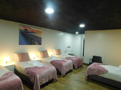 5 twin beds