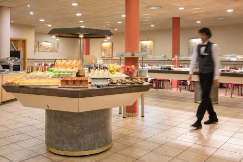 ห้องอาหาร, สปา โฮเต็ล เอช ท็อป รอยัล ซัน สวีท (Hotel H TOP Royal Sun Suites) in ซานตาซูซานา