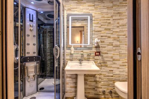 AMICI GUESTHOUSE - image 7