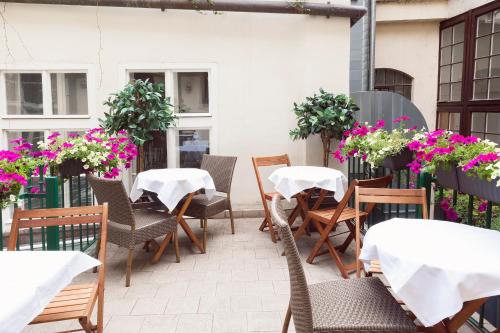 Old Town Square Hotel - image 8