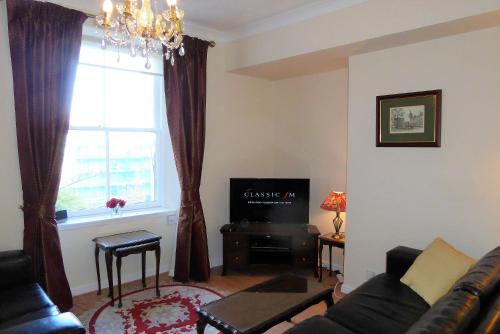 Skene Terrace Apartments - image 2