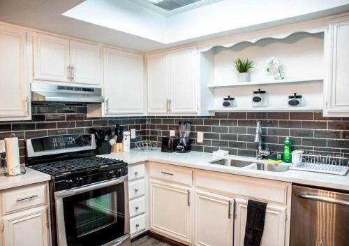 Luxurious stay at modern condo