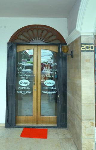 Entrance, RedDoorz near Millennium ICT Center Medan in Medan Helvetia