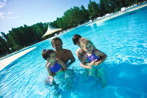 Camping Officiel Siblu La Carabasse 4