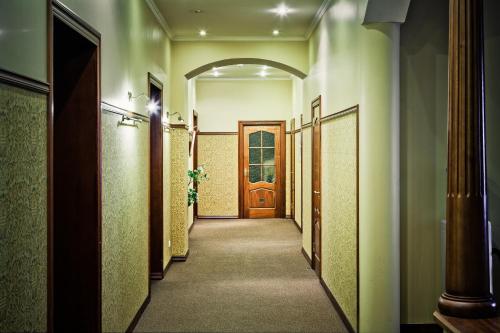 Shelfort Hotel - image 8