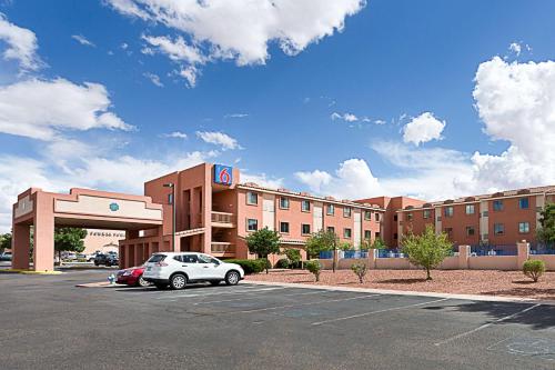 Motel 6-Page AZ