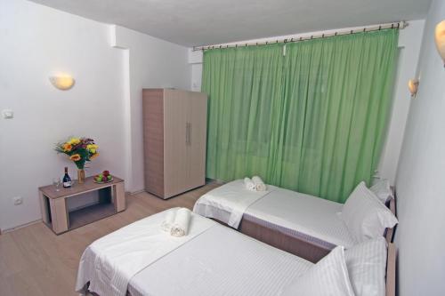 Nirvana Accommodation - image 5
