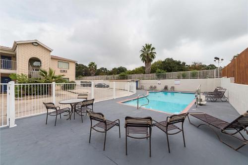 Motel 6-San Antonio TX - Fiesta Trails - image 4