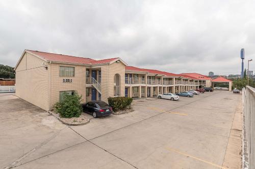 Motel 6-San Antonio, TX - Fiesta Trails