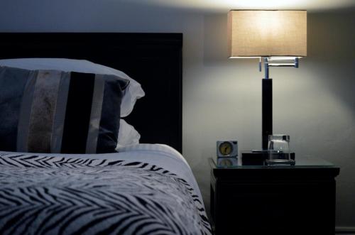 TOWNHOUSE ROOMS - image 11