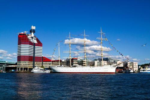 A Hotel Com Hotel Barken Viking Boat Gothenburg Sweden Price Reviews Booking Contact