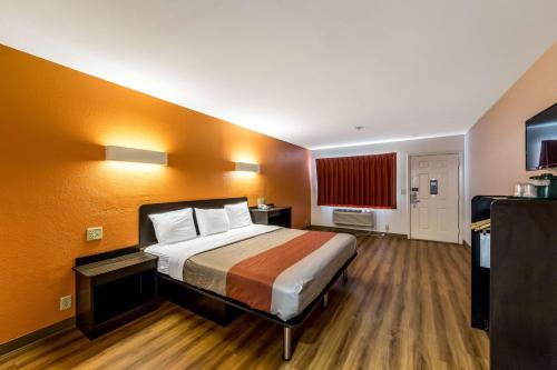 Motel 6-San Antonio TX - South WW White Rd - image 4
