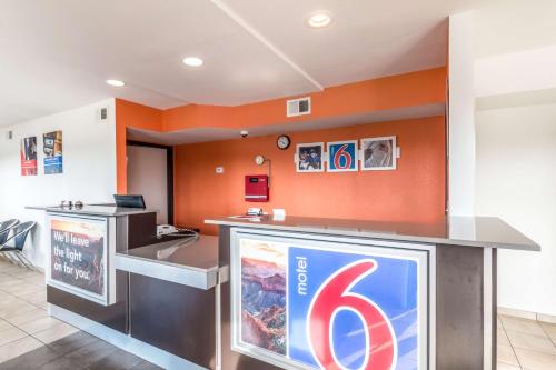 Motel 6-San Antonio, TX - South WW White Rd