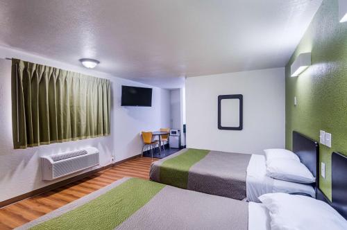 2 double beds