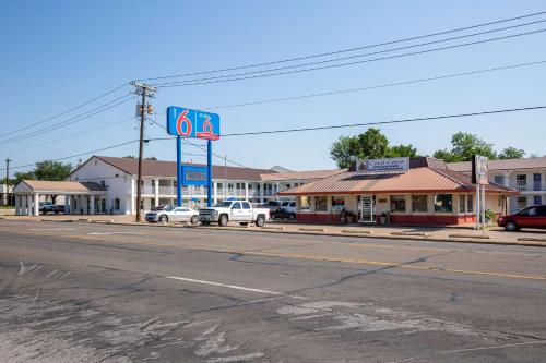 Motel 6-Bryan, TX - University Area