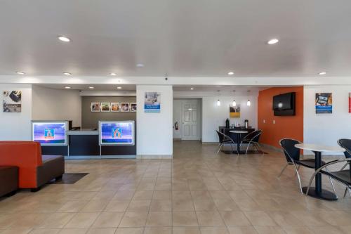 Motel 6-Bryan, TX - University Area