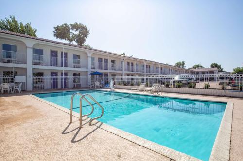 Motel 6-Bryan, TX - University Area