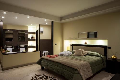 

Manhattan Village Hotel