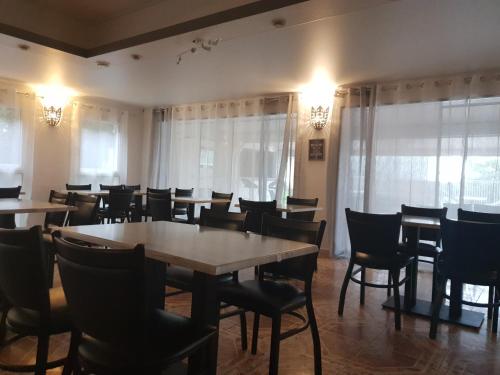 Hotel Althea - Piscine et Sauna in เบซิเยร์