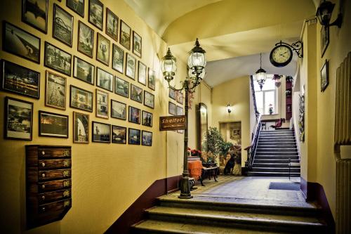 Shelfort Hotel - image 9