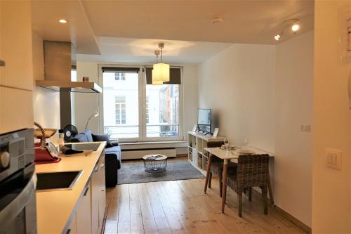  AAA - Antwerp City Centre - SHOPPING MEIR - HV38 in Antwerpen