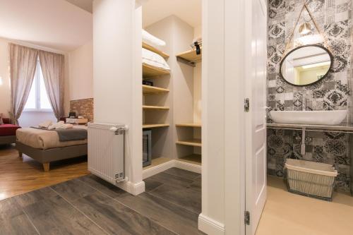 Trevi Contemporary Suite - image 12