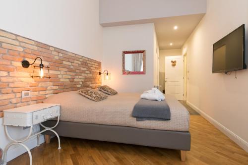 Trevi Contemporary Suite - image 9