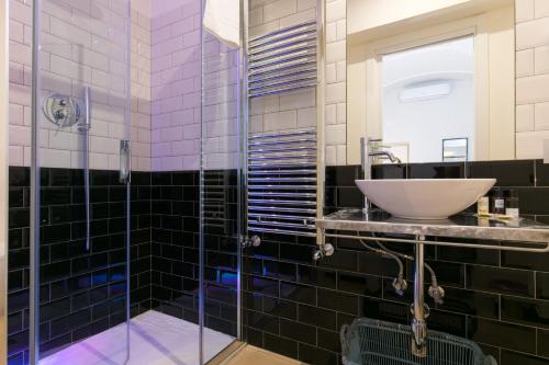 Trevi Contemporary Suite - image 7